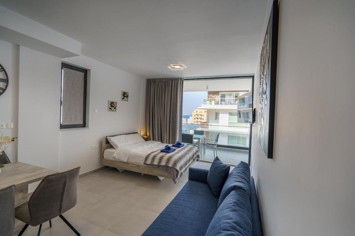 Hubstay - 49 In Mackenzy